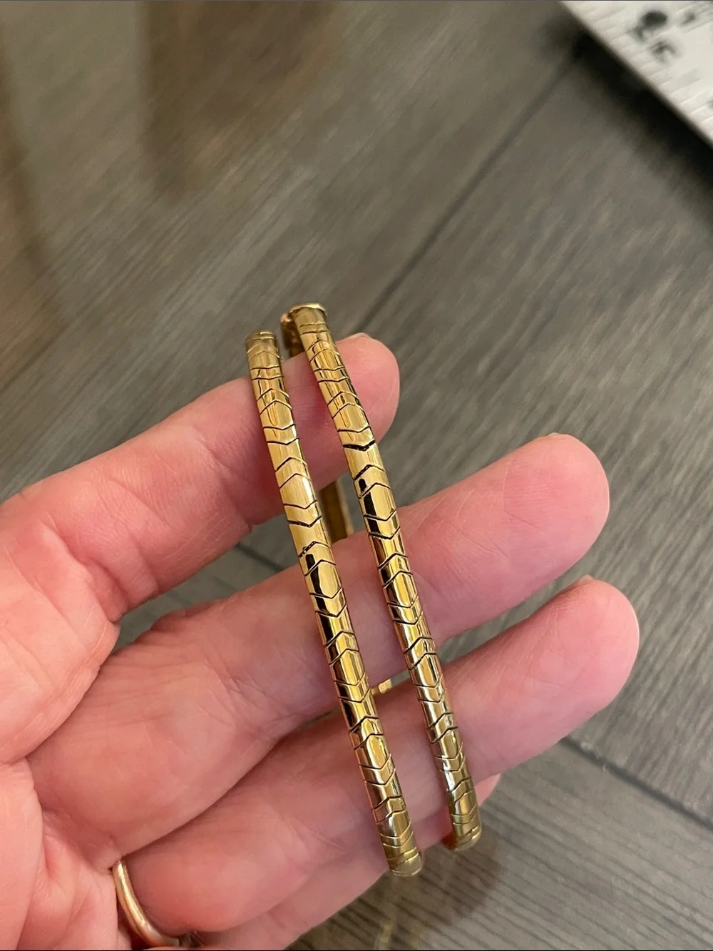Vintage Gold-tone Omega with Chevron Pattern 16 1/8” approx
